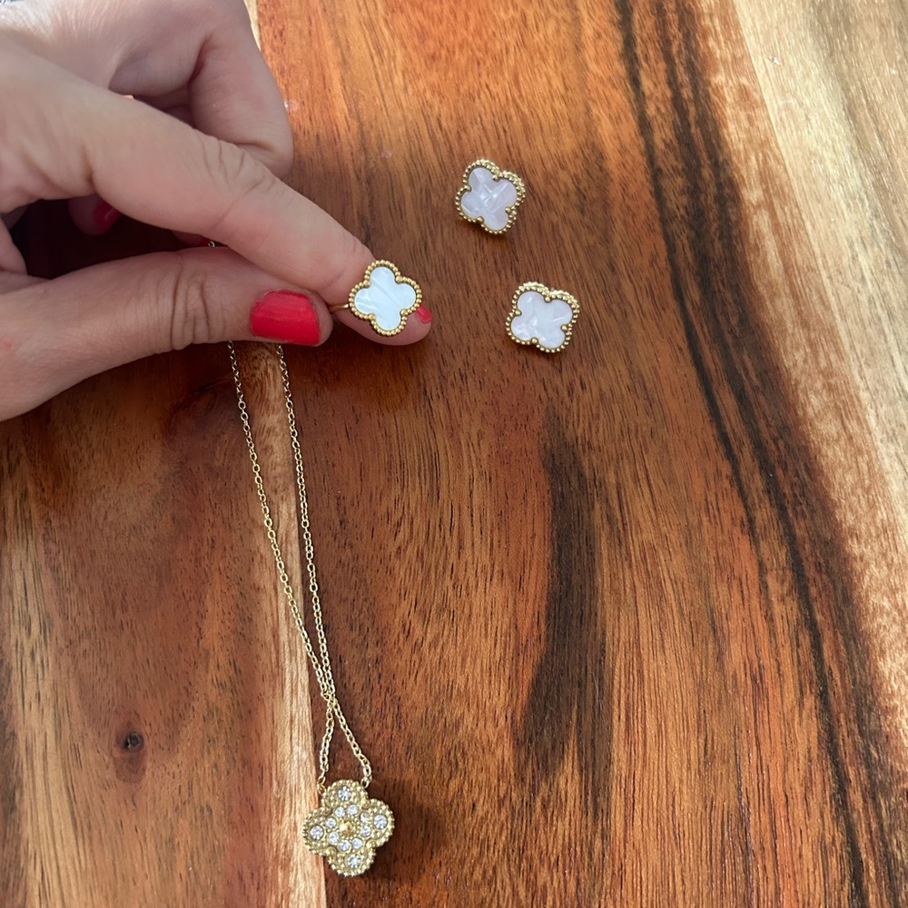 White Clover Jewelry Set